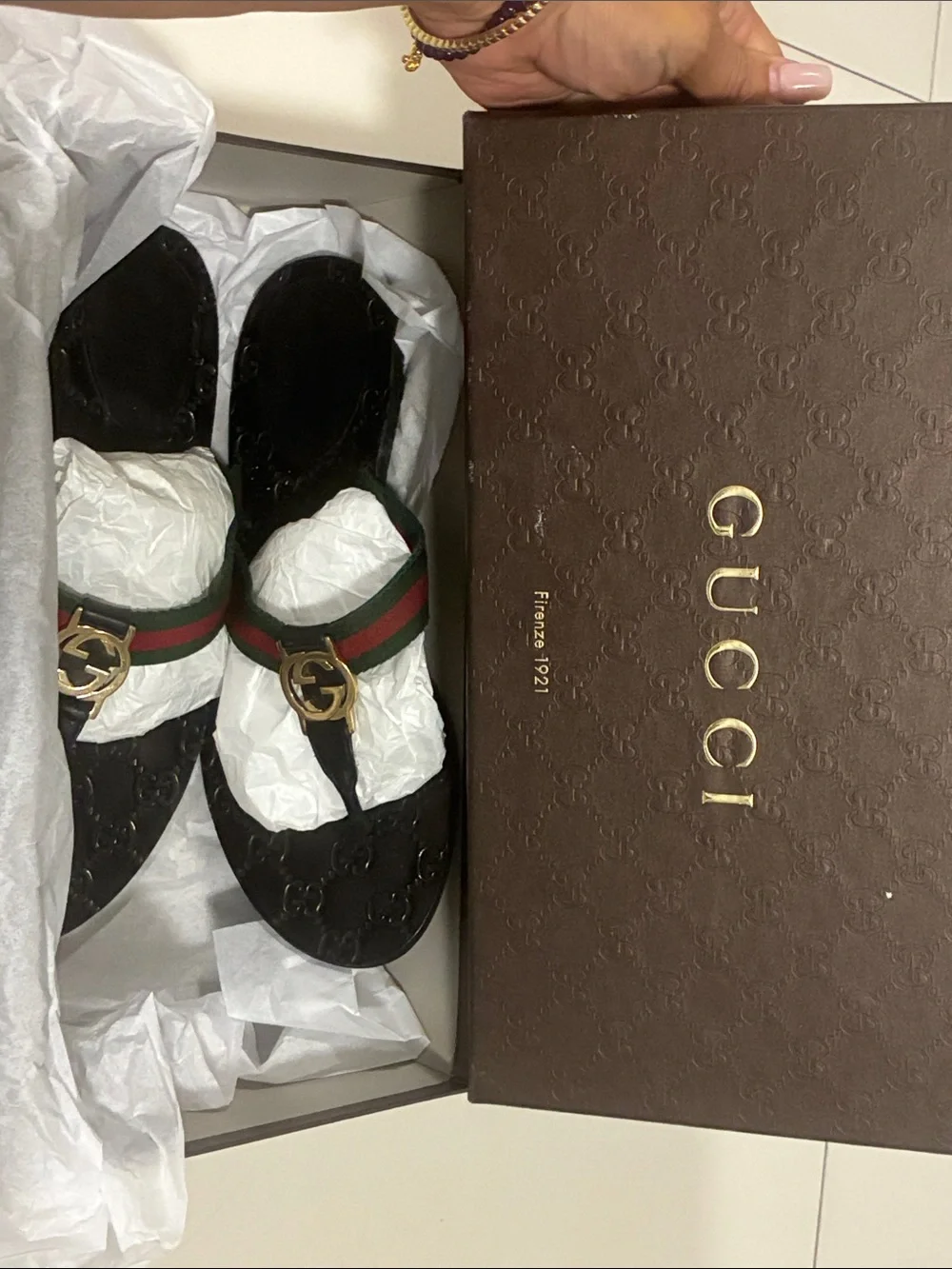 Gucci sandals Authentic w box